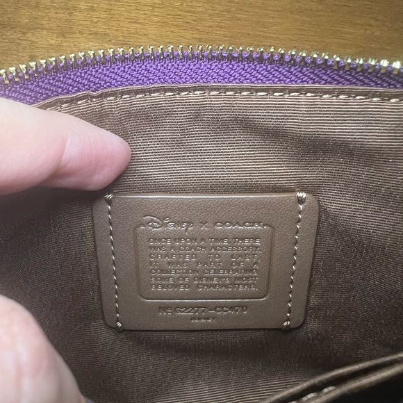 Coach Villains corner zip wristlet new without tag - Picture 3 of 4